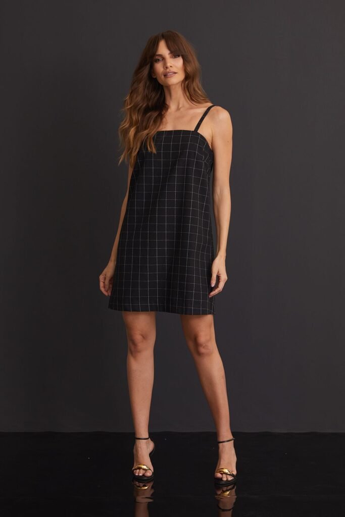 Vestido Curto Com Abotoamento Costas Linho Rústico