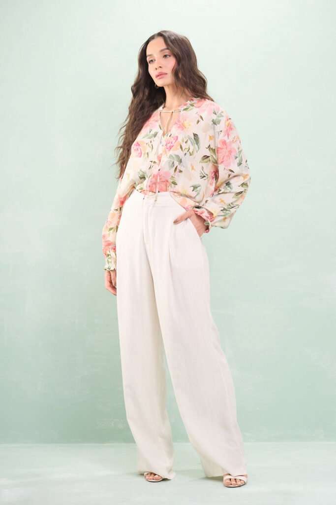 Calça Reta Com Prega e Bolso Faca Viscolinho