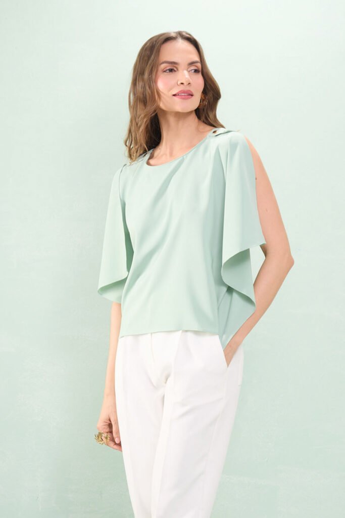 Blusa Detalhe Botões Ombro Crepe
