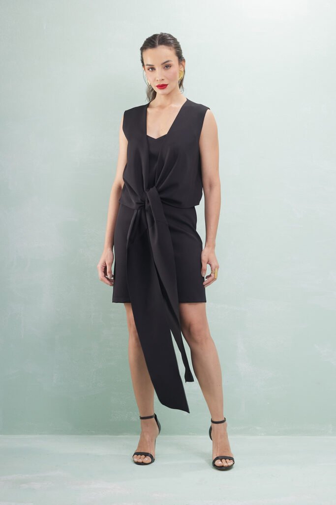 Vestido Curto Com Sobreposição Alfaiataria